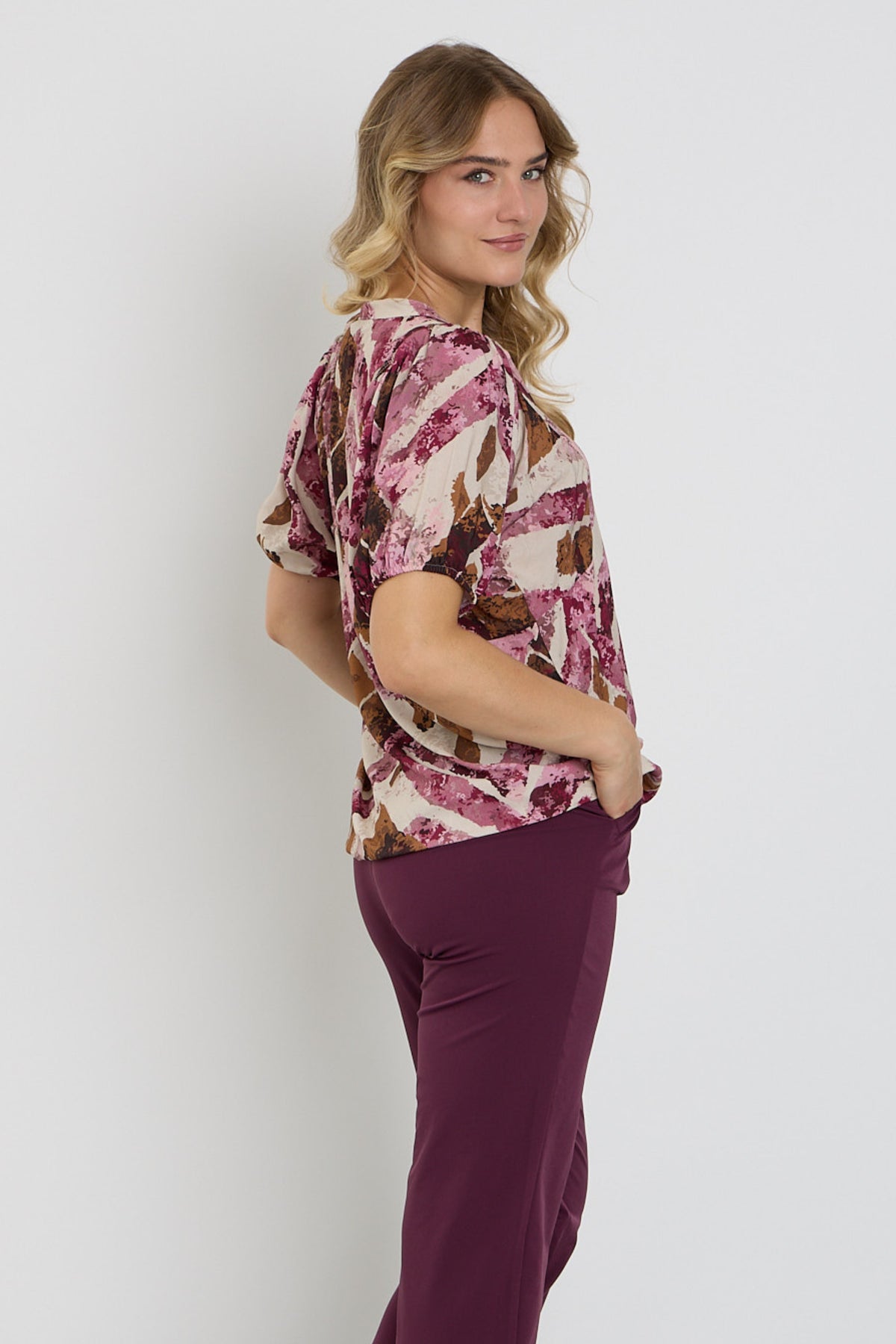 Enjoy blouse met grafische batik en ruitprint, lichtgewicht en stijlvolle top voor casual dragen.