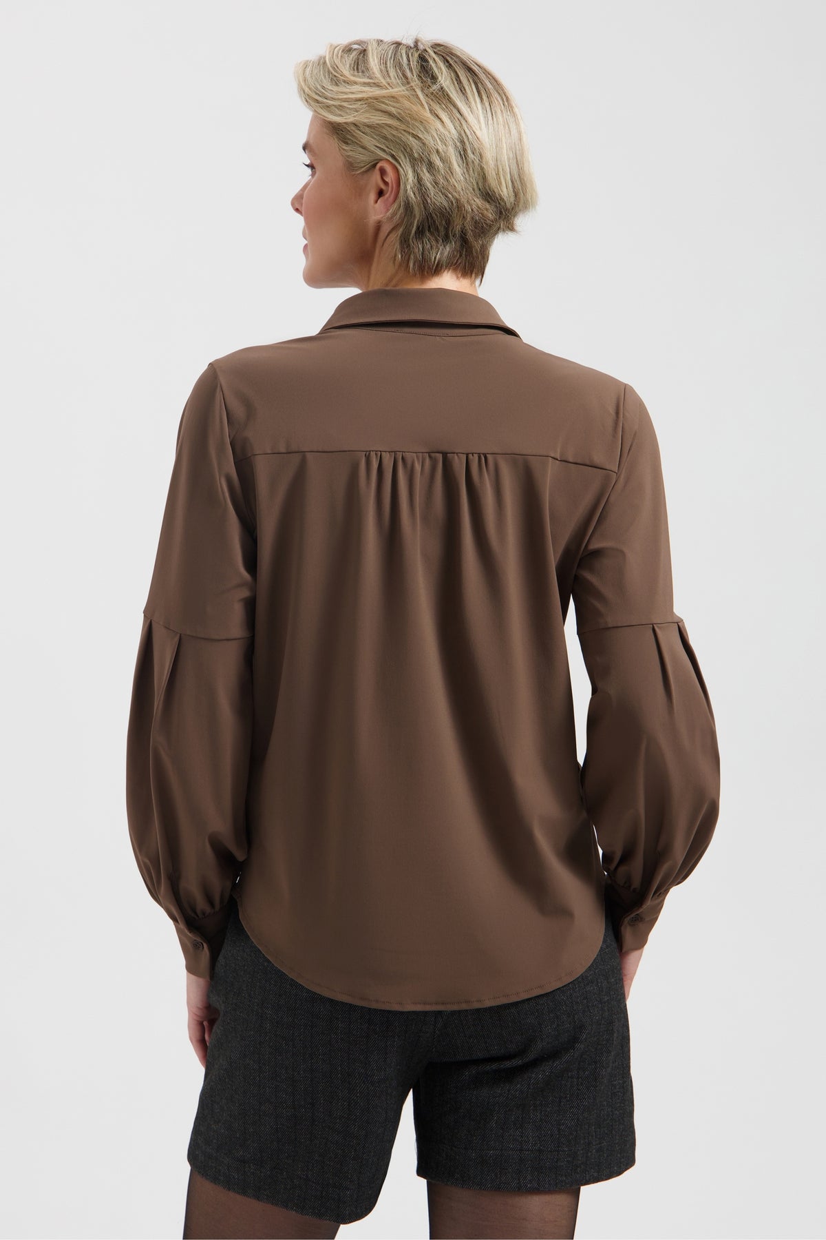 Donkergrijze korte broek Lady Day Marielle L14.301.3640, met comfortabele pasvorm en stijlvolle details.