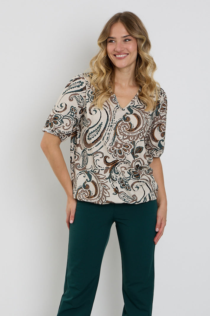 Enjoy blouse met paisley print in bottlekleur, lichte stof en lange mouwen, geschikt voor casual en stijlvolle outfits.