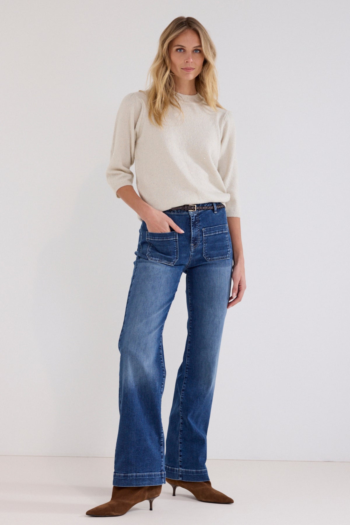 Donkere puffed snow Trui van Tramontana met warme, oversized stijl en gebreide details, geschikt voor winterse dagen.