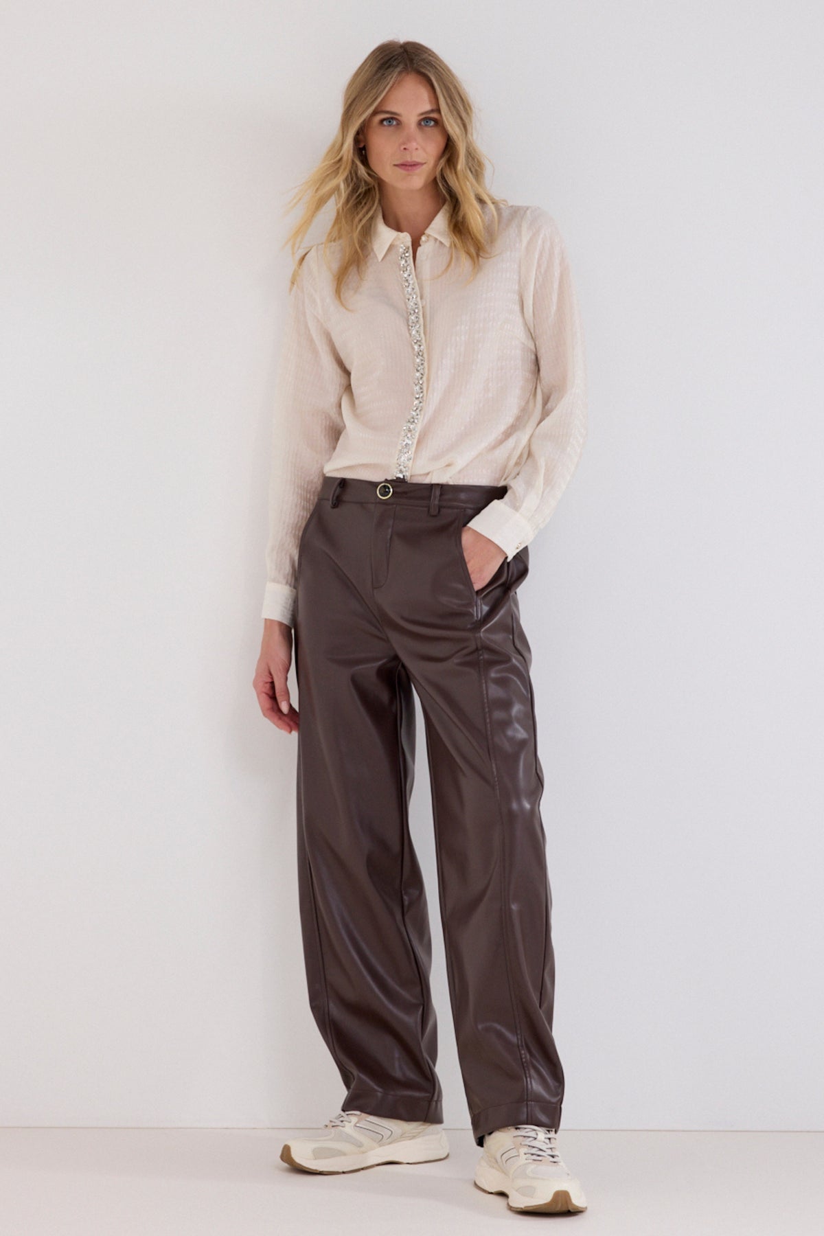 Tramontana bruine Barrel Fit leren broek met chocoladekleur, casual stijl en comfortabele pasvorm.