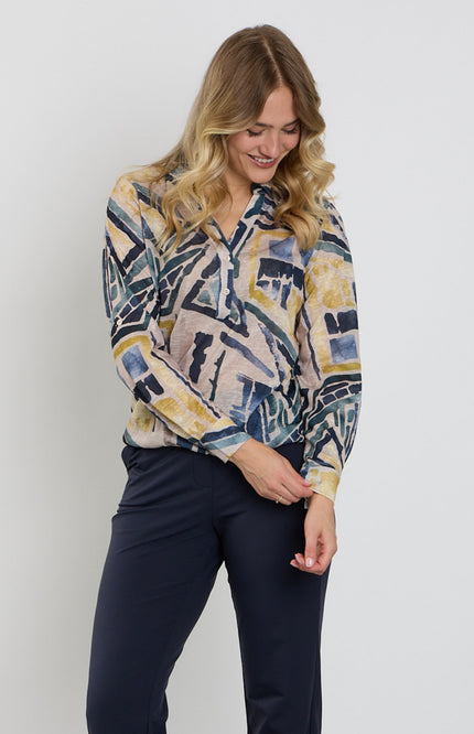 Enjoy blouse met grafische print in zandkleur, korte mouwen en losse pasvorm, geschikt voor casual en zomeroutfits.
