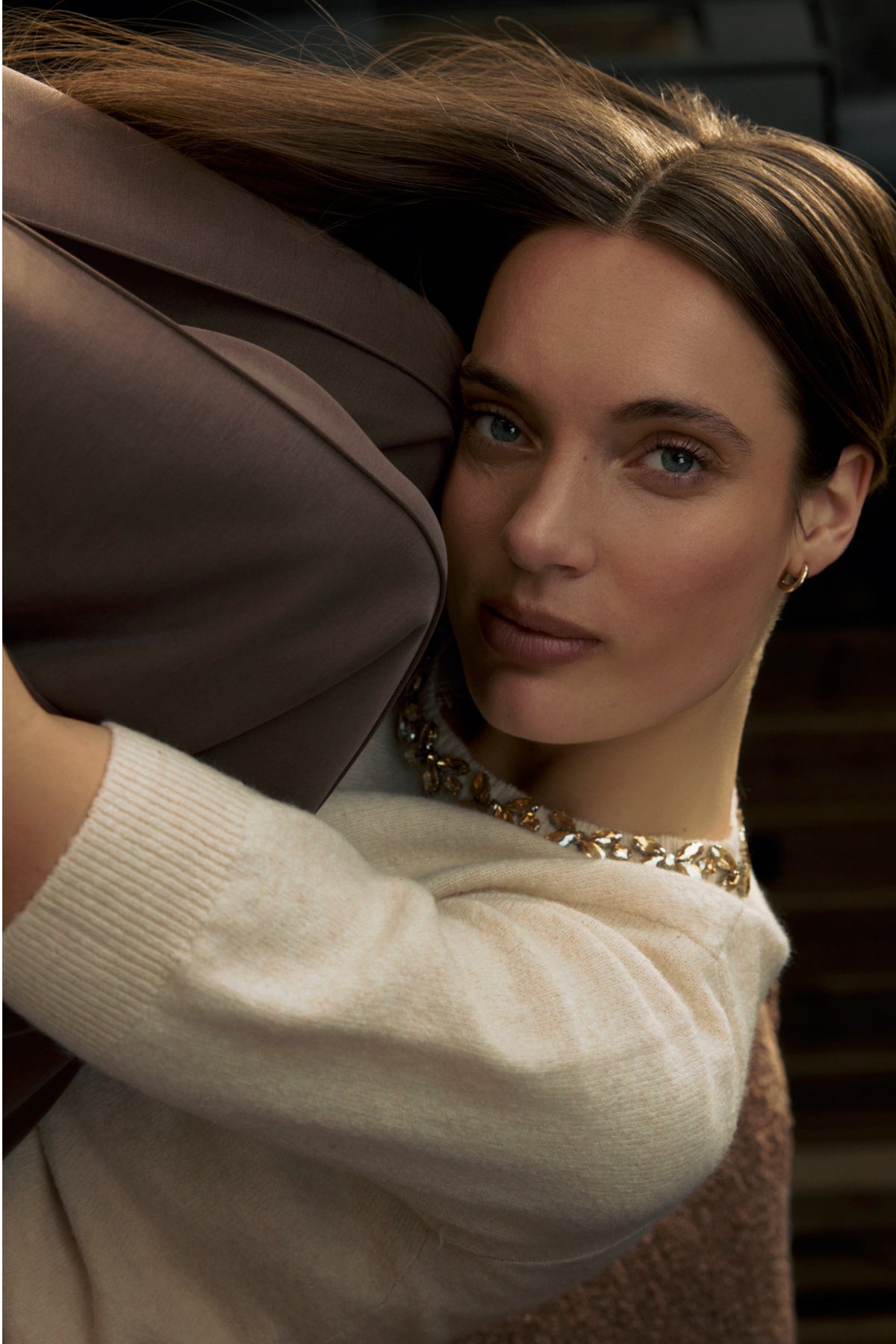 Lady Day Aveline Vanilla Melange trui met lange mouwen en ronde hals, zachte knitwear in melange van crèmewit en beige.