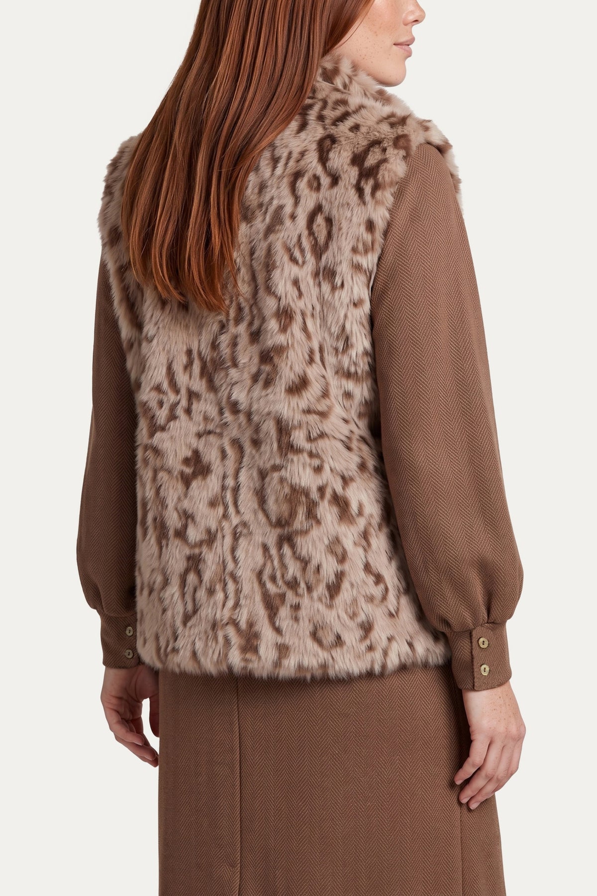 Gilet Clarimond Sand Cappuccino van G-maxx, katoenen gilet in zandkleur met capuchon en ritssluiting, op een witte achtergrond