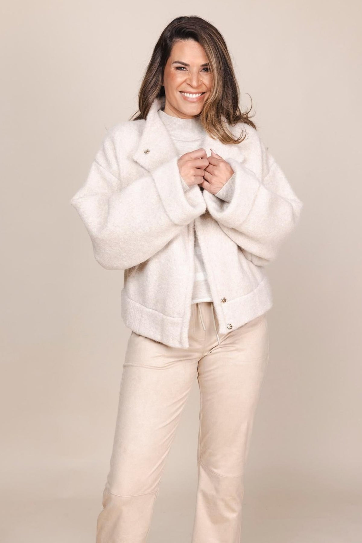 Zoso Maggy beige melange jas met rits en capuchon, casual damesjas met comfortabele pasvorm en stijlvolle uitstraling.
