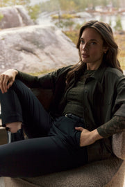 Lady Day Travel Broek Scout in zwart met rechte snit en comfortabele stof, geschikt voor reizen en casual dragen