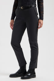 Lady Day Travel Broek Scout Smokey L14.475.3607, casual zwarte reisbroek met comfortabele pasvorm en praktische details.