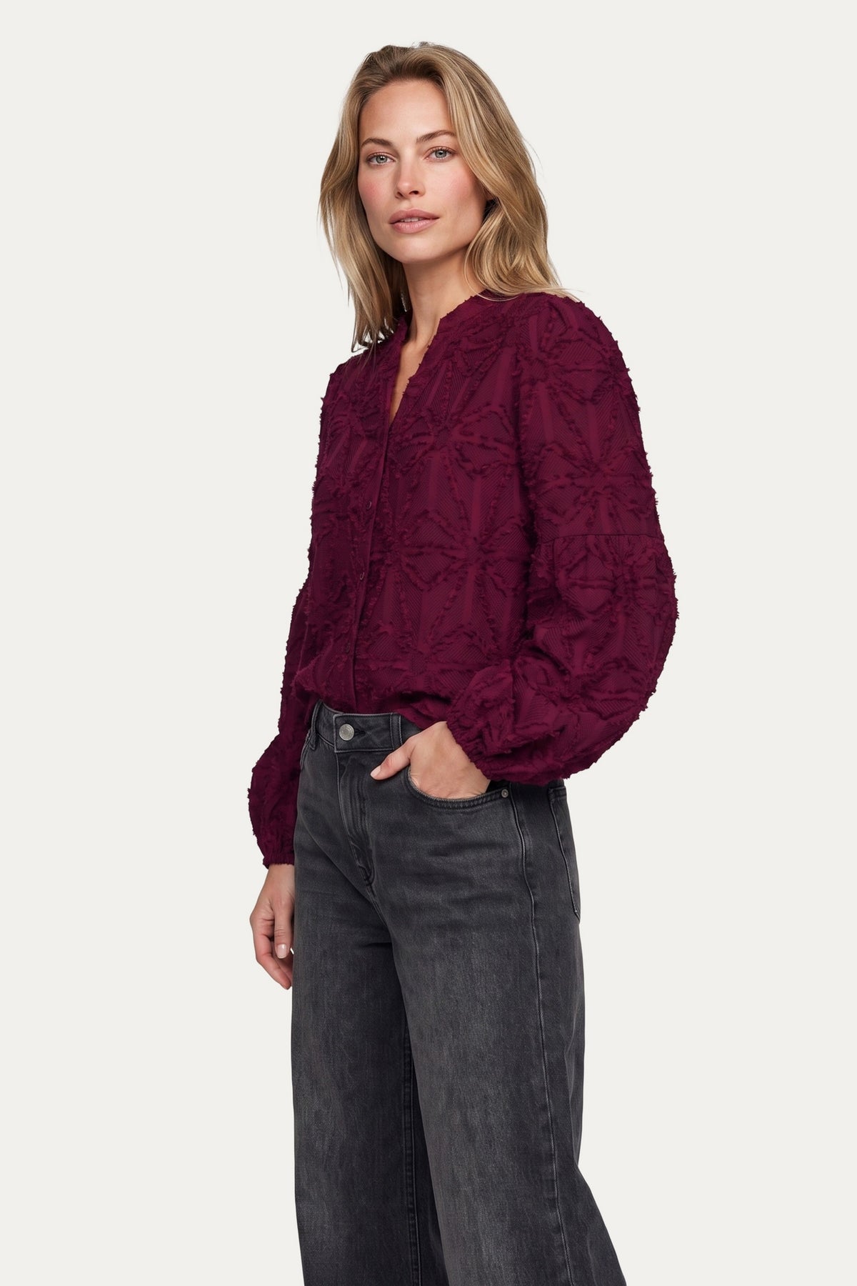 G-maxx Araminta Warm aubergine blouse met lange mouwen en losse pasvorm, zichtbaar op de afbeelding
