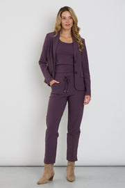 Mi Piace Bonded Travel Broek Plum Perfect met comfortabele pasvorm en stijlvolle uitstraling, getoond in deze afbeelding.