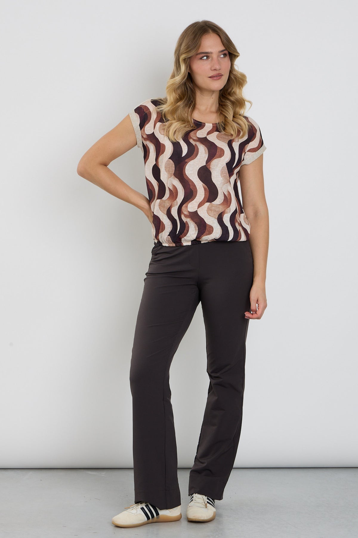 Brede bruine reisbroek van Enjoy met wijde pijpen, comfortabel en modieus voor reizen en casual wear.