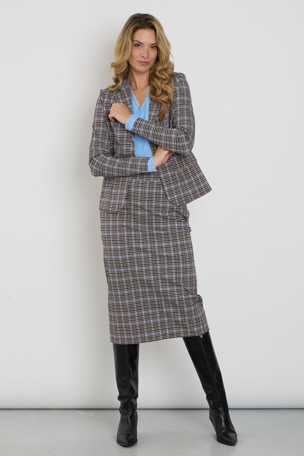 Dames travel rok van Harvest Tweed print in blauw van Mi Piace, geschikt voor reizen en casual dragen.