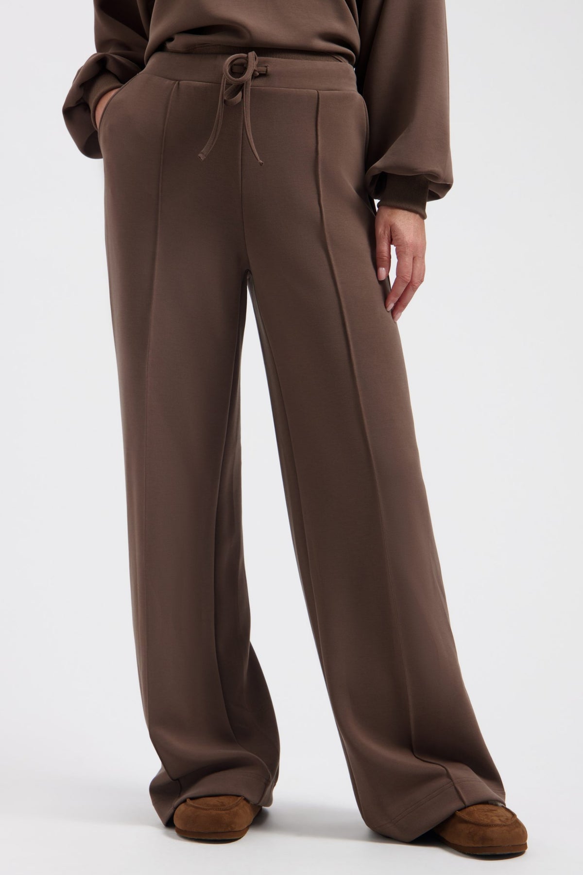 Lady Day Jovi Truffle broek met rechte snit en comfortabele pasvorm, zwart en geschikt voor casual en elegante outfits