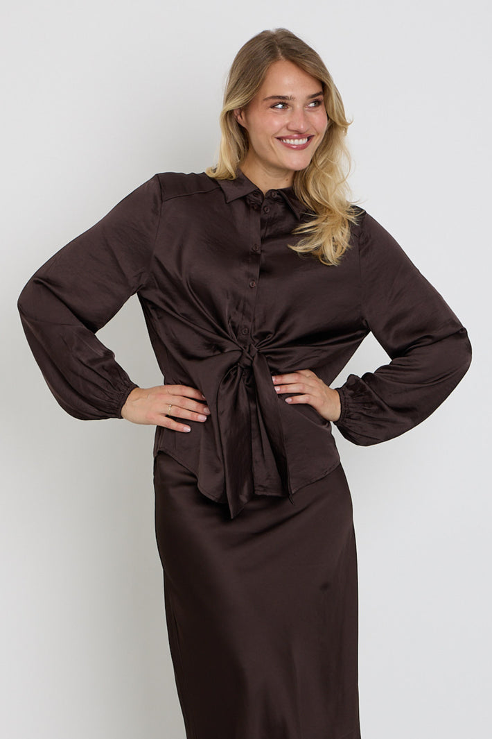 Vrijetijd blouse Fqdove Mole van Freequent met lange mouwen en losse pasvorm, in een zachte, neutrale kleur.