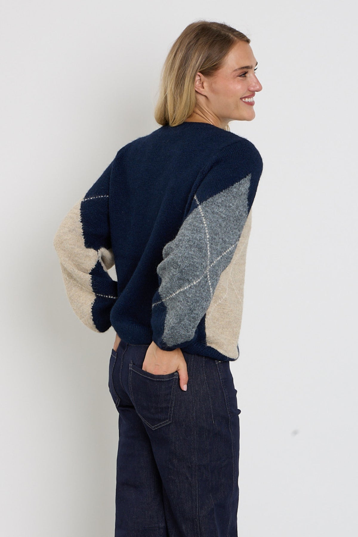 Indigo argyle sweater van Red Button met patroon, geribbelde kraag en lange mouwen, geschikt voor casual dragen.