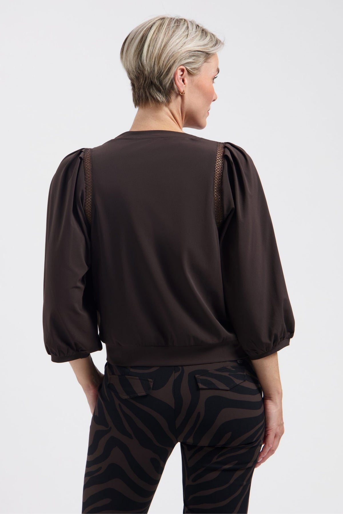 Lady Day reistas Top Minta Dark Brown met verstelbare schouderriemen en handvat, voor comfortabel reizen.