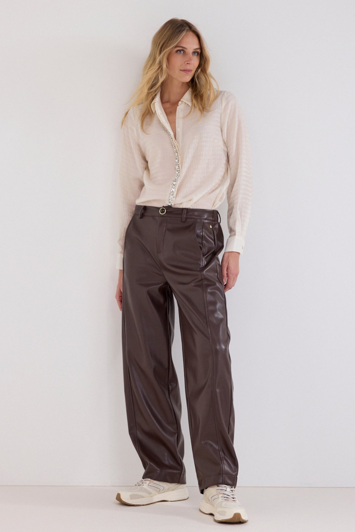 Bruine Barrel Fit leren broek van Tramontana, chique en comfortabel, met een slanke pasvorm en stijlvolle details.