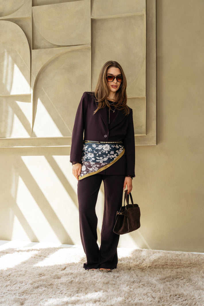 Lichte patchwork sjaal Amy van &Co woman in olijfkleur met multi-kleuren patronen, zachte textuur en stijlvolle uitstraling.