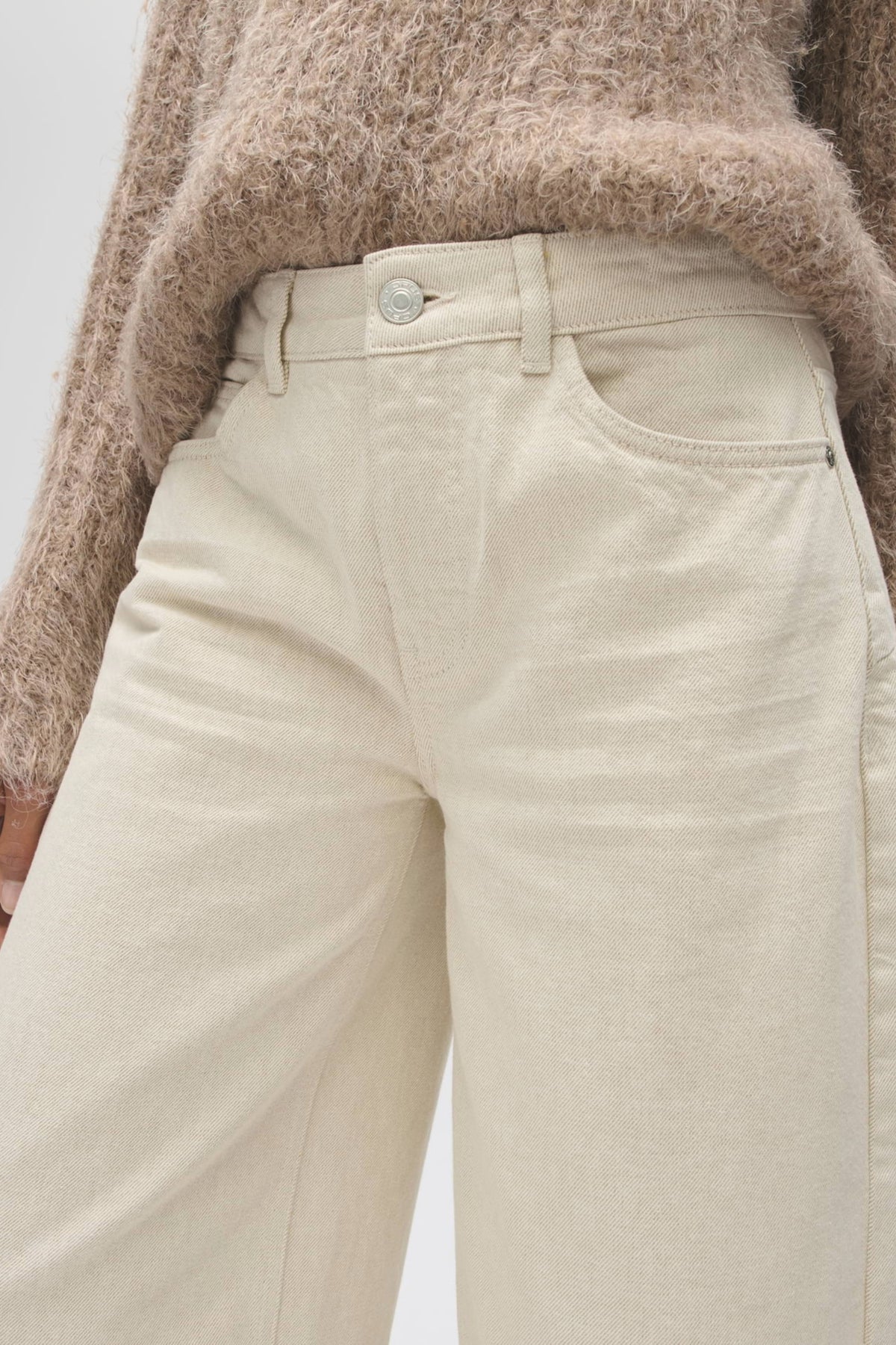 Lolah Natural Soft Cream broek van Opus, lichte en comfortabele damesbroek met een zachte crème kleur en comfortabele pasvorm