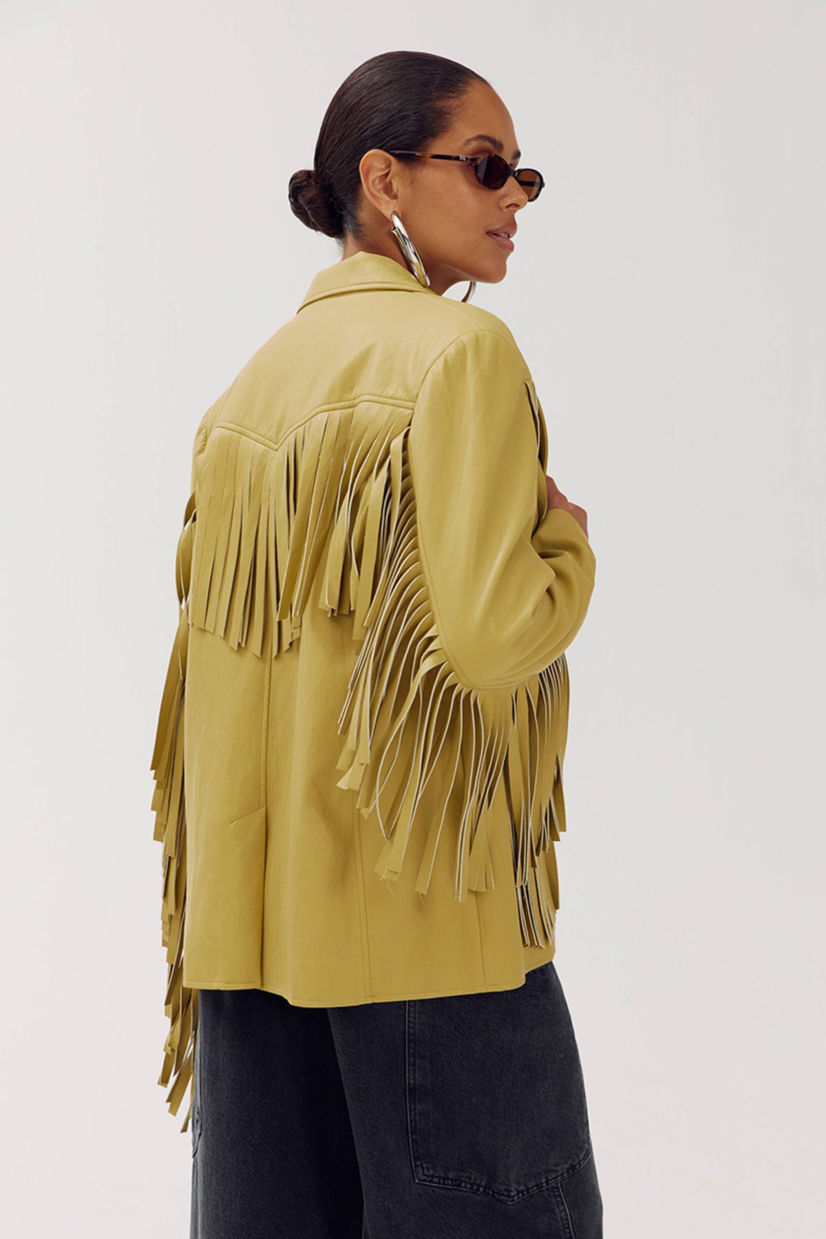 Harper & Yve Casey Dirty Mustard jas met stoer ontwerp en capuchon, geschikt voor casual en winterse kleding.