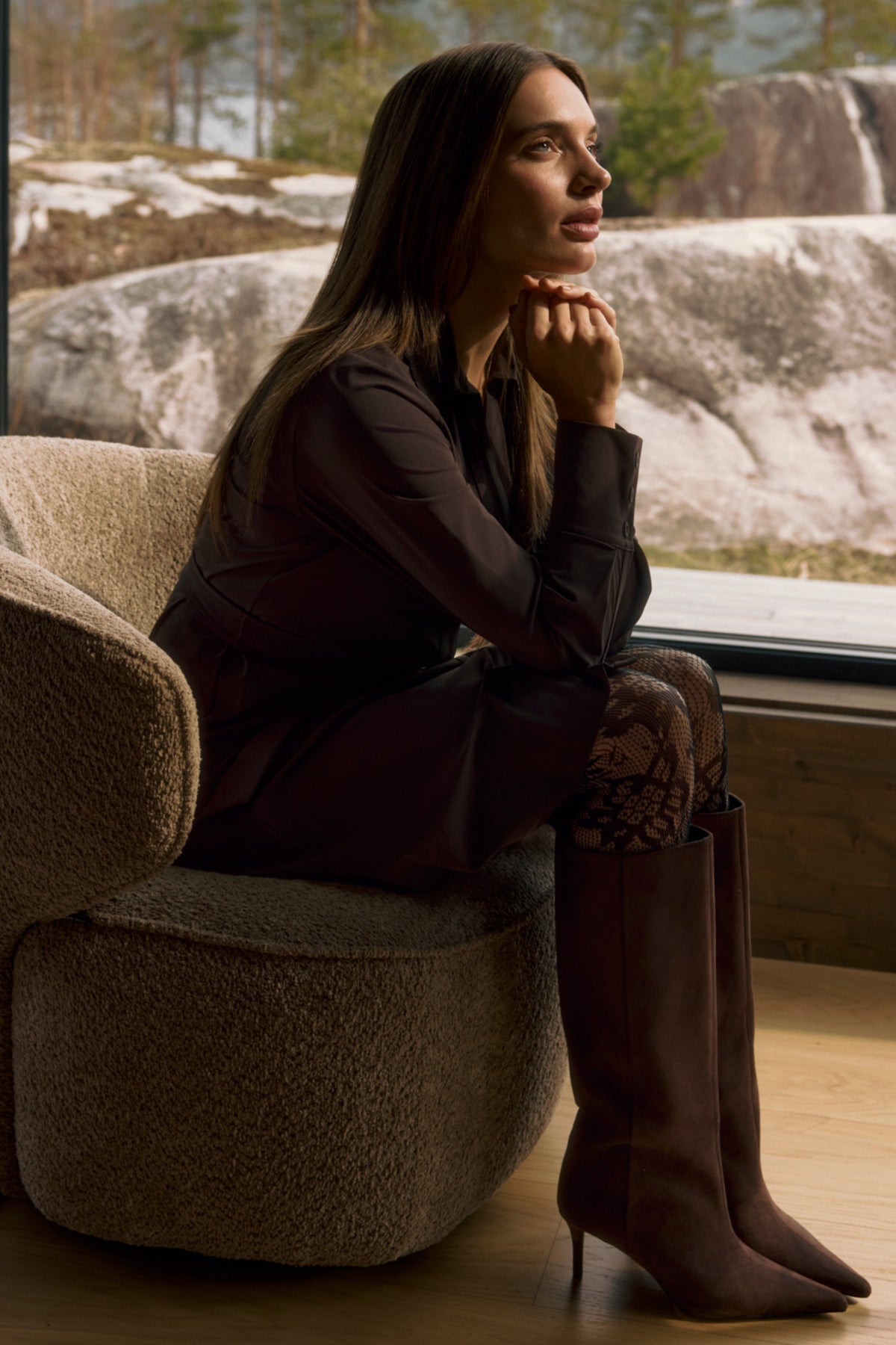 Lady Day Travel Jurk Danie in donkerbruin, stijlvolle jurk met elegante snit, geschikt voor reizen en speciale gelegenheden.