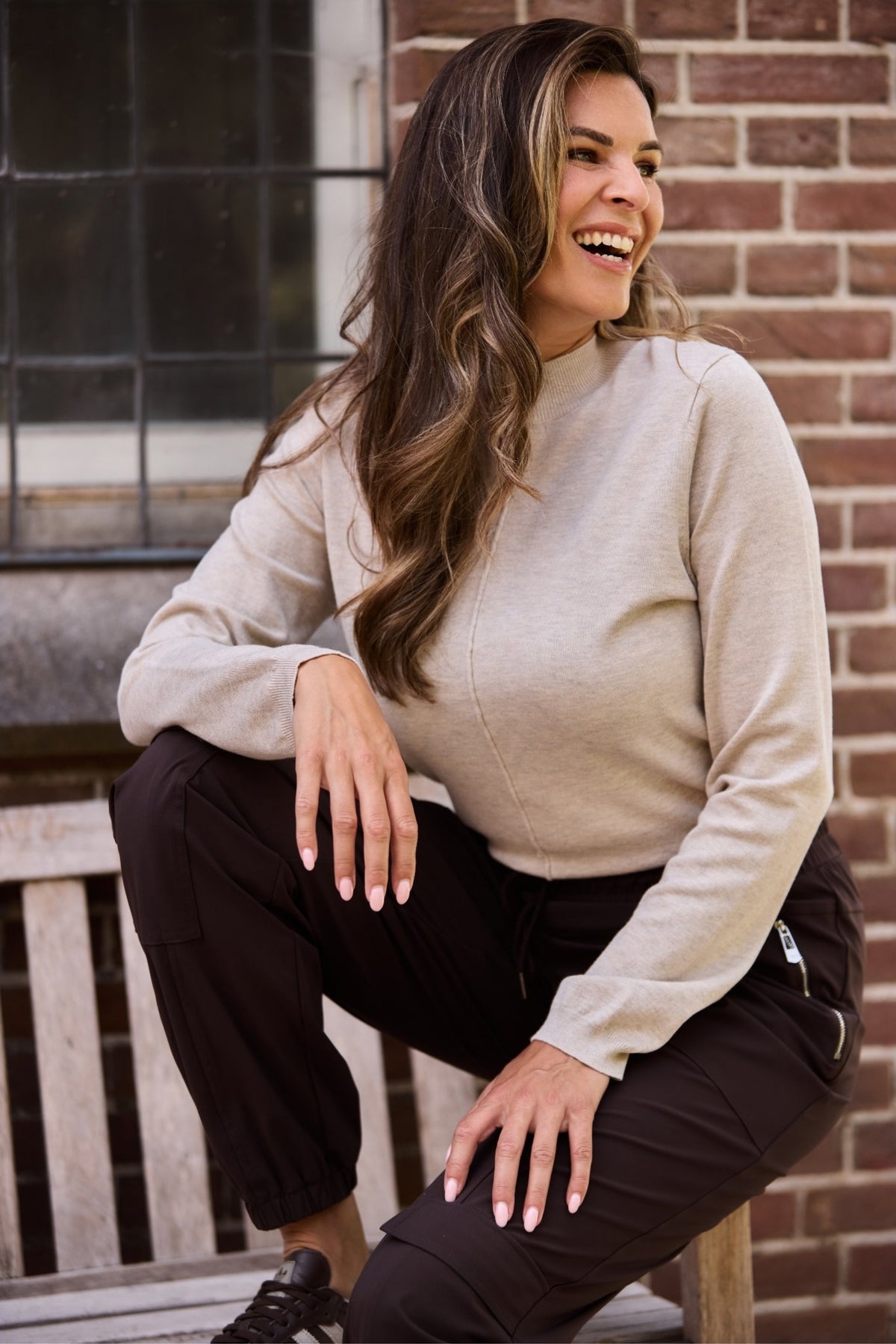 Zoso Kim beige sweater met ronde hals en lange mouwen, casual en comfortabel voor dagelijks gebruik.