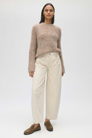 Opus Lolah Natural Soft Cream broek met comfortabele pasvorm en zachte stof, getoond in de afbeelding.