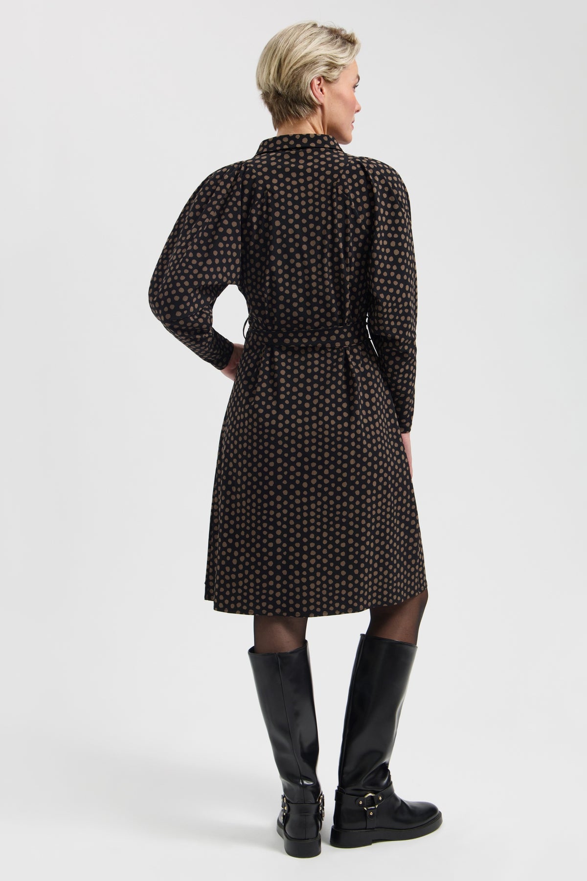 Lady Day Travel Jurk Camilla Truffle Zwart, lange jurk, elegante pasvorm en comfortabel materiaal, maat L36.380.3636
