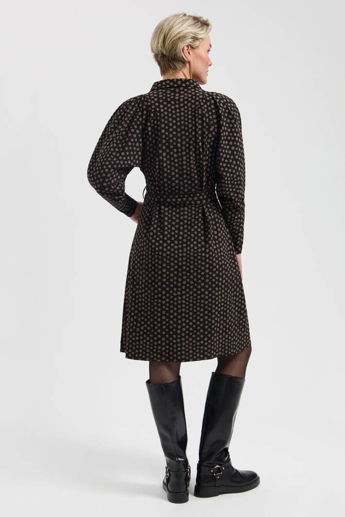 Lady Day Travel Jurk Camilla Truffle Zwart, lange jurk, elegante pasvorm en comfortabel materiaal, maat L36.380.3636