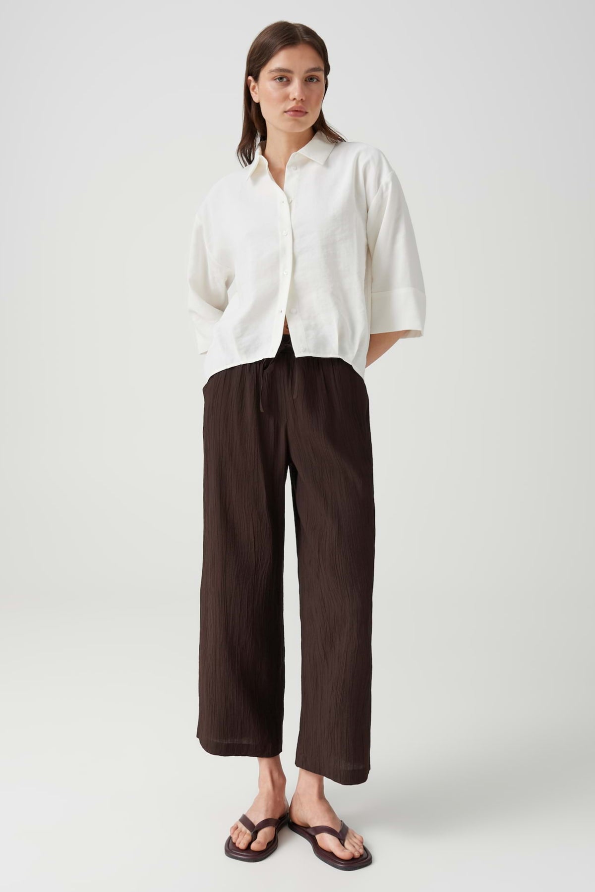 Blouse Fotori Milk van Opus, lichtgewicht en katoenen top met zachte pastelkleuren en subtiele details, gedragen door een model.