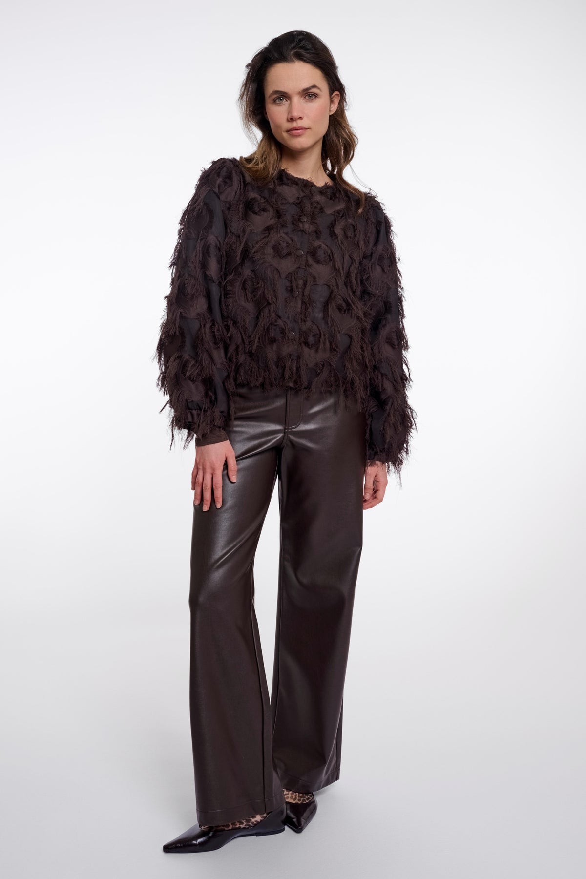 Donkere Rino & Pelle Alm Peated jas met capuchon en ritssluiting, casual winterjack voor dames.
