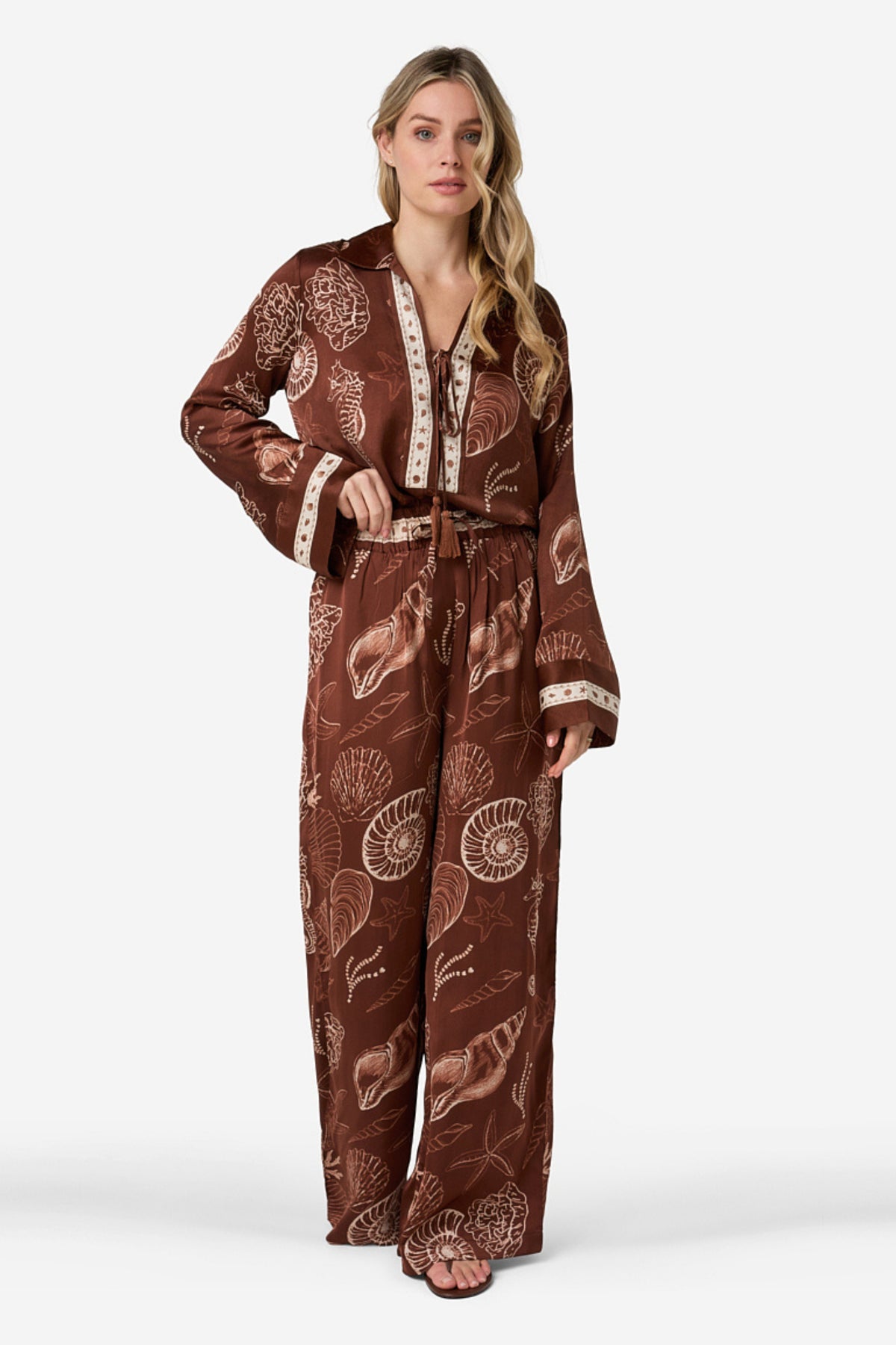 Ibana Piero Shell Marron broek met slanke pasvorm en comfortabele stof, geschikt voor casual en stijlvolle outfits.