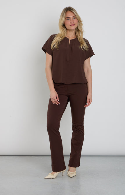 &Co woman Travel Broek Penelope Flare Chocolate PA203-1 Stretchshop.nl