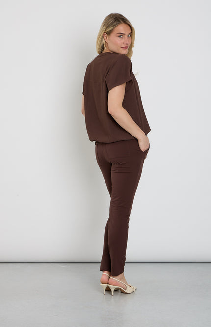 &Co woman Travel Broek Penny Chocolate PA100-2 Stretchshop.nl
