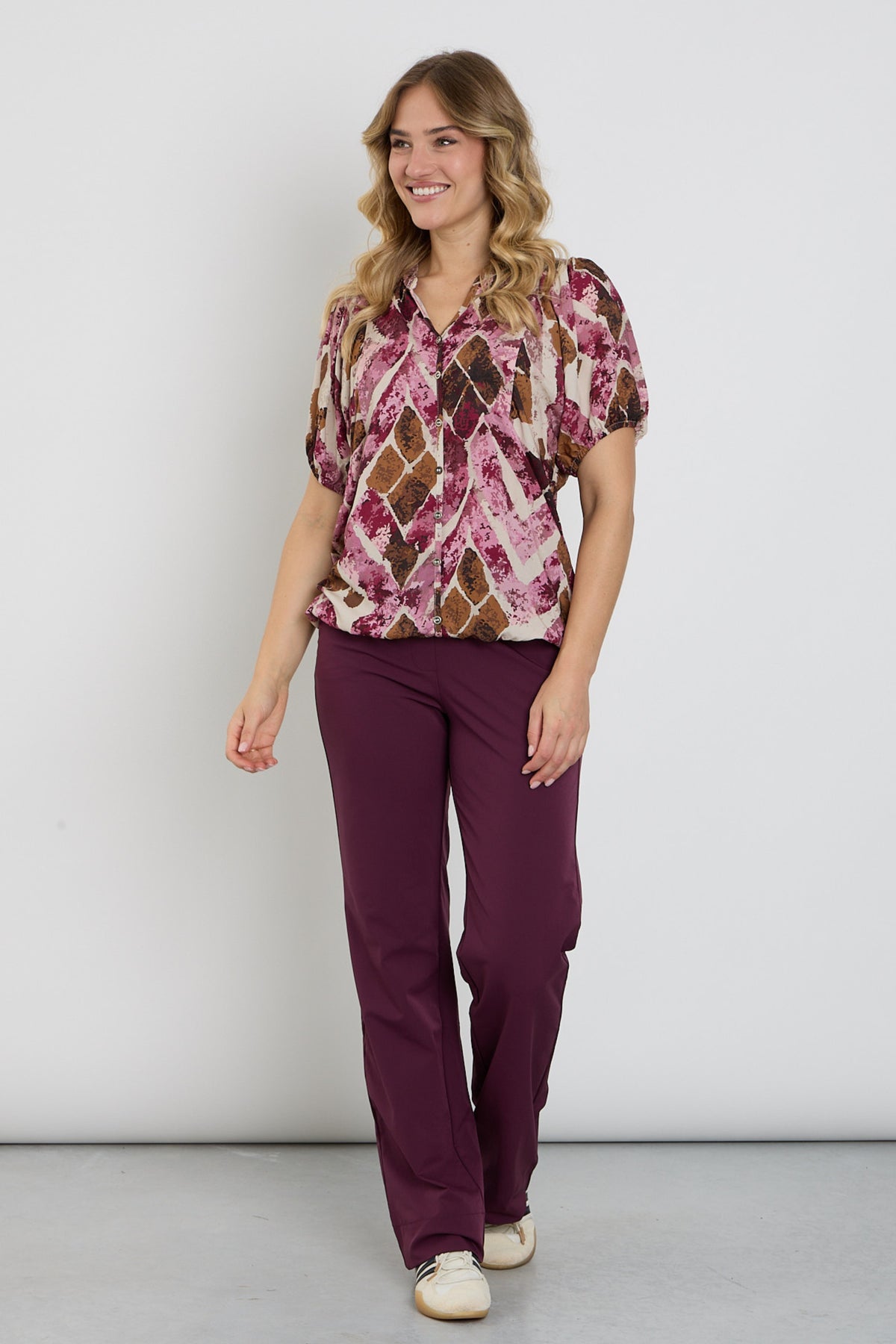 Lichtblauwe wide leg travelbroek van Enjoy, comfortabele pasvorm en losvallend design, geschikt voor reizen en casual wear.