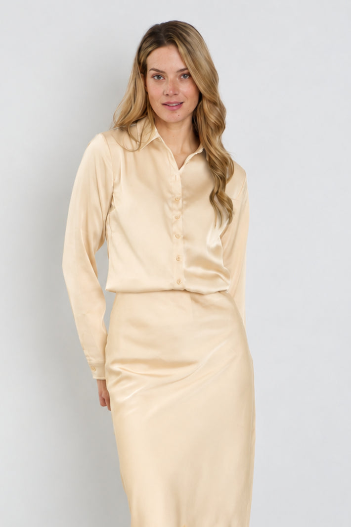 Zwarte satijnen blouse met kanten details van Mi Piace, elegante damesblouse met zachte stof en delicate afwerking.