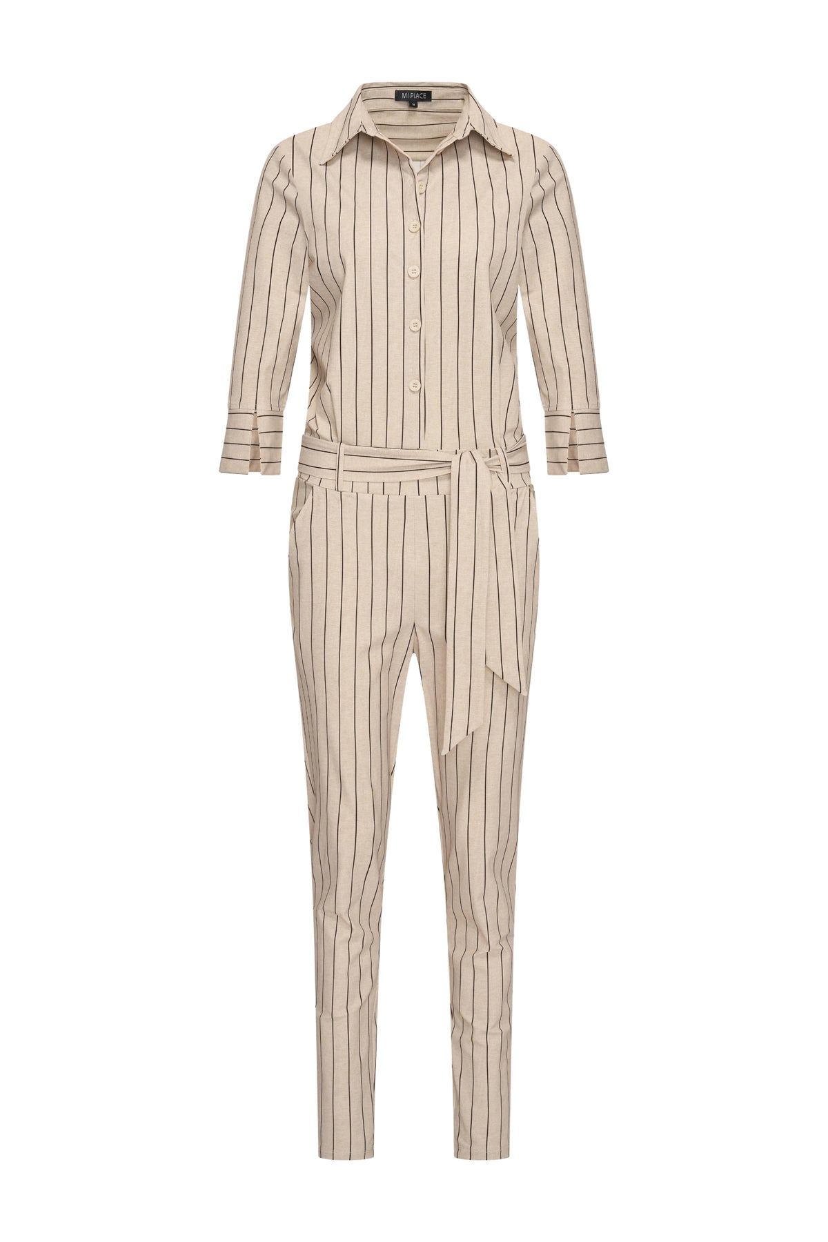 Lichte reisjumpsuit van Mi Piace met klassieke streepprint in latte kleur, comfortabel en stijlvol voor dagelijks gebruik.