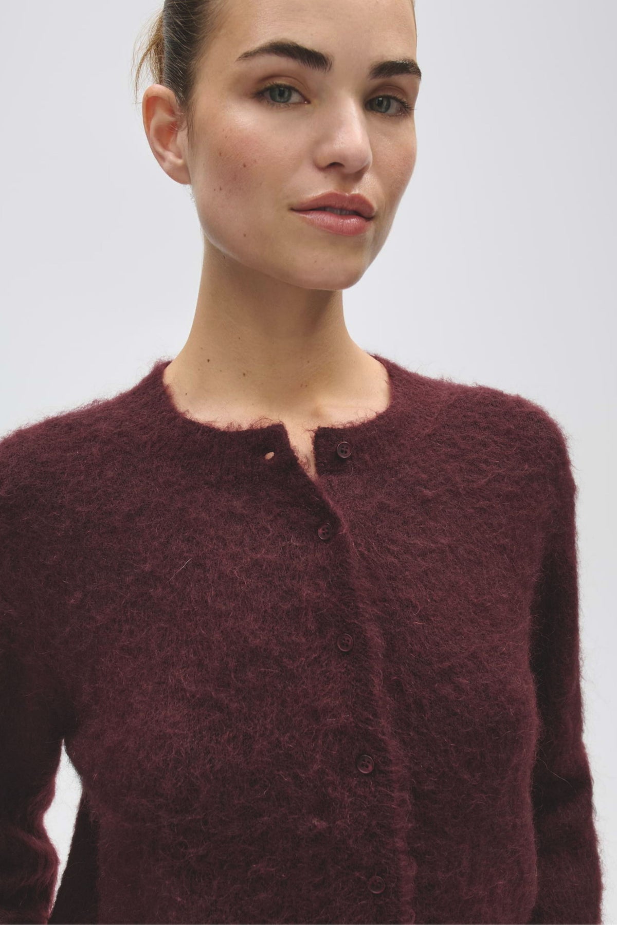 Opus Disille Cherry Jam vest met rood en wit patroon en knoopsluiting, casual en stijlvol voor dagelijks gebruik.