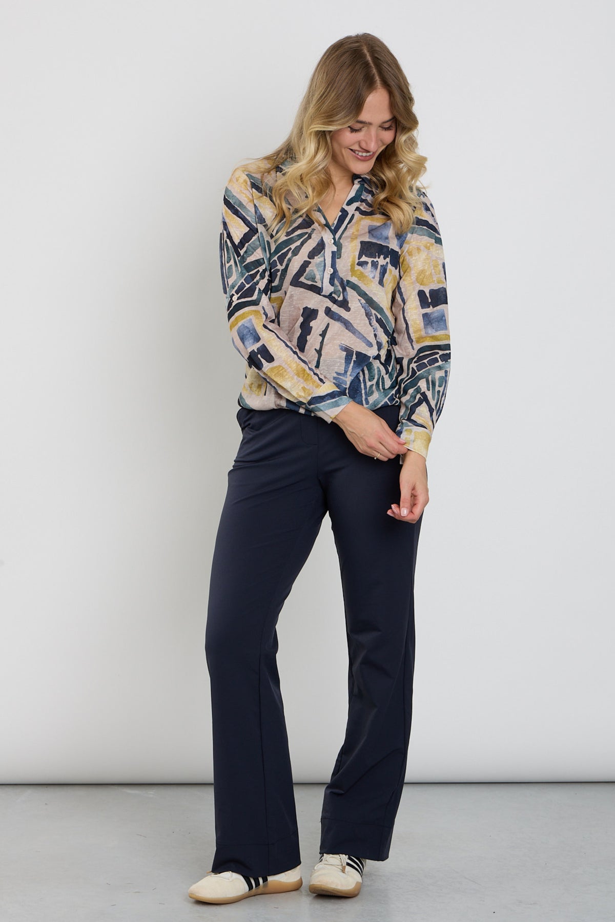 Lange wide-leg travel broek van Enjoy in indigo kleur, comfortabele pasvorm en losse stijl, geschikt voor reizen en casual wear
