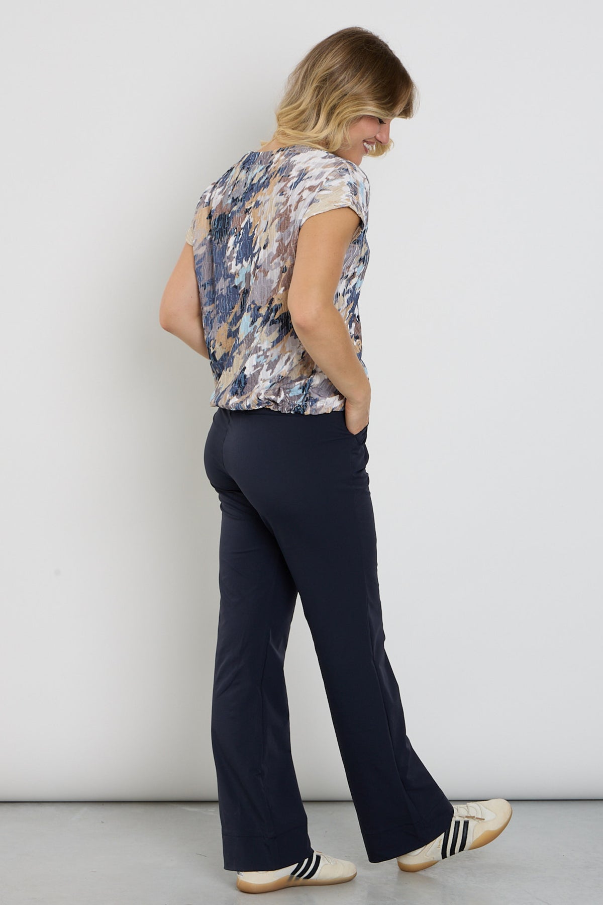 Brede leg reisbroek van Enjoy in indigo, comfortabel en stijlvol, met elastische taille en losvallende pasvorm.