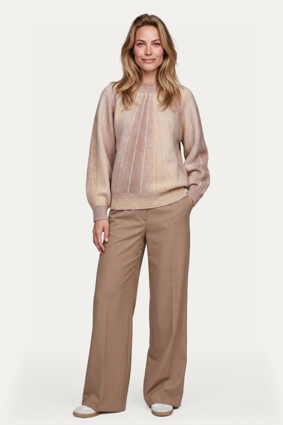 G-maxx top van bruin gebreid met clementine-kleuren, zacht en comfortabel, perfect voor casual draagstijl.