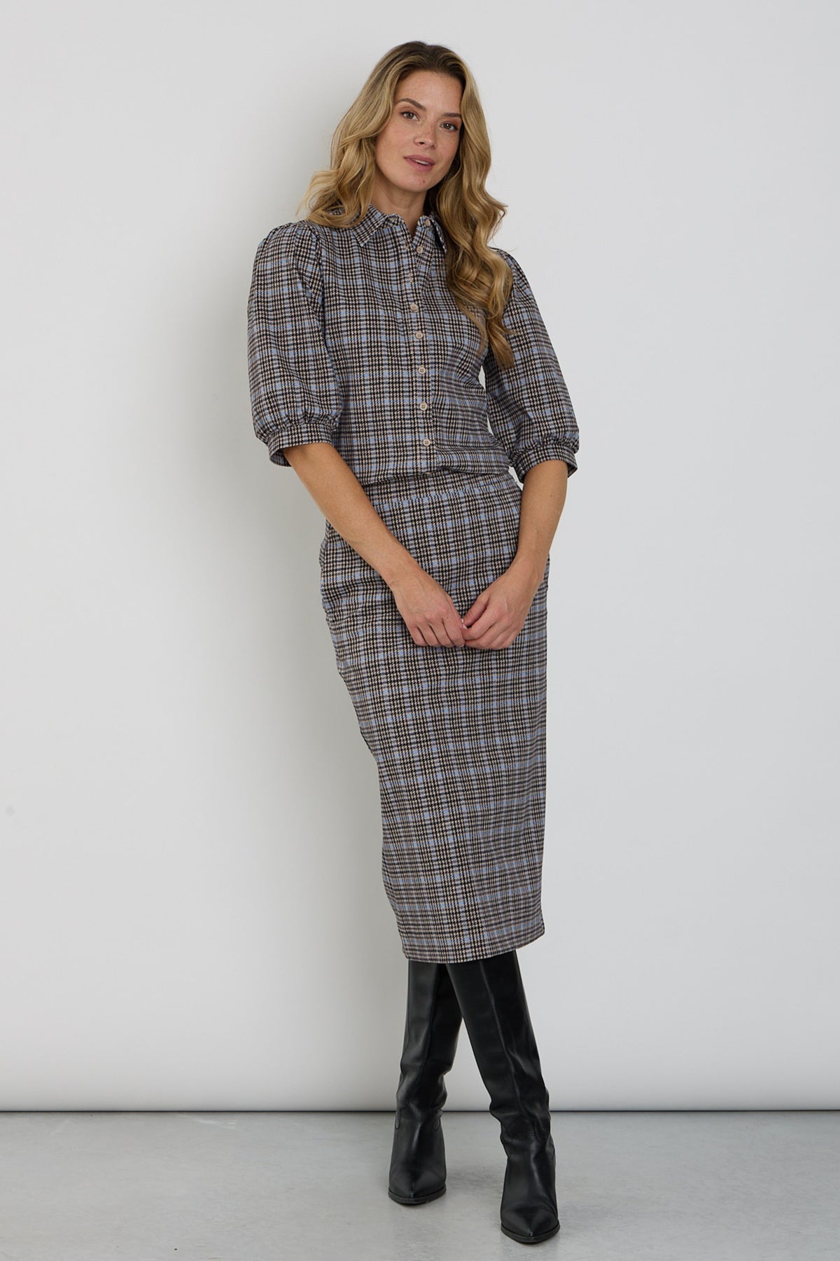 Mi Piace zware reisrok met tweedprint in Della Blue, Harvest-stijl, zichtbaar met gedetailleerde textuur en patroon.