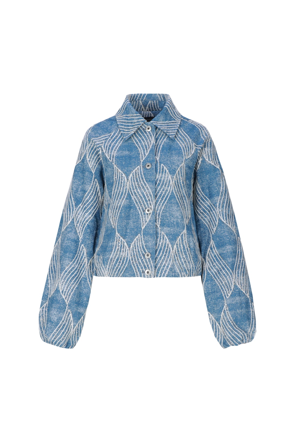 Lichte blauwe denim jas Zariah van G-maxx met knopen en zakken, gedragen door een model.
