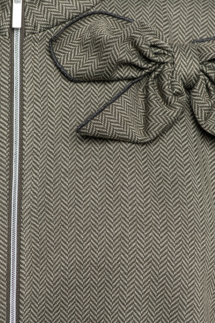 &Co woman Cora Herringbone donker kaki multi jas met stoffen details en knopen, stijlvolle damesjacket in close-up.