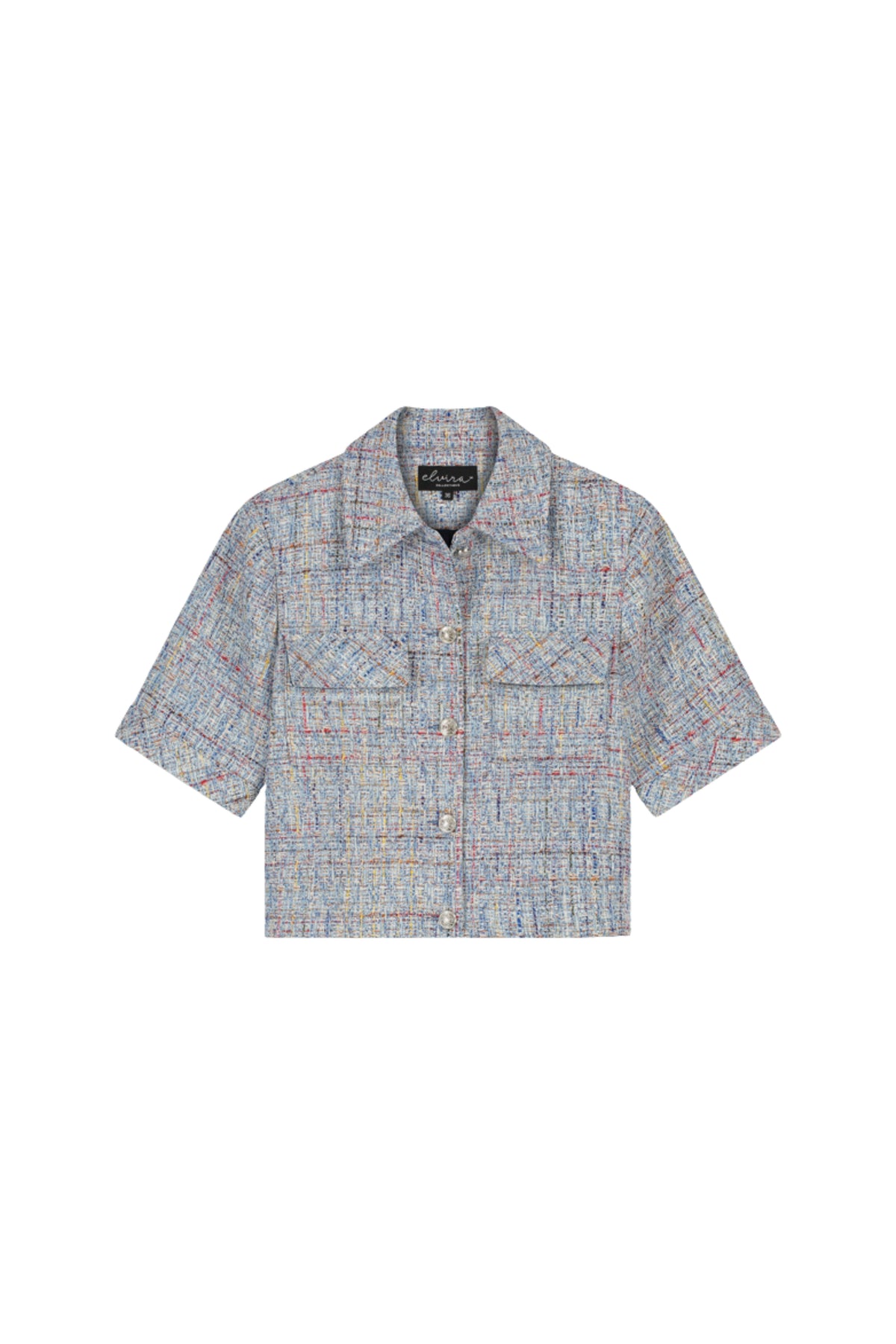 Blauwe Bouclé jas Babs van Elvira Casuals met dubbele knopen en ronde hals, gedragen door een model.