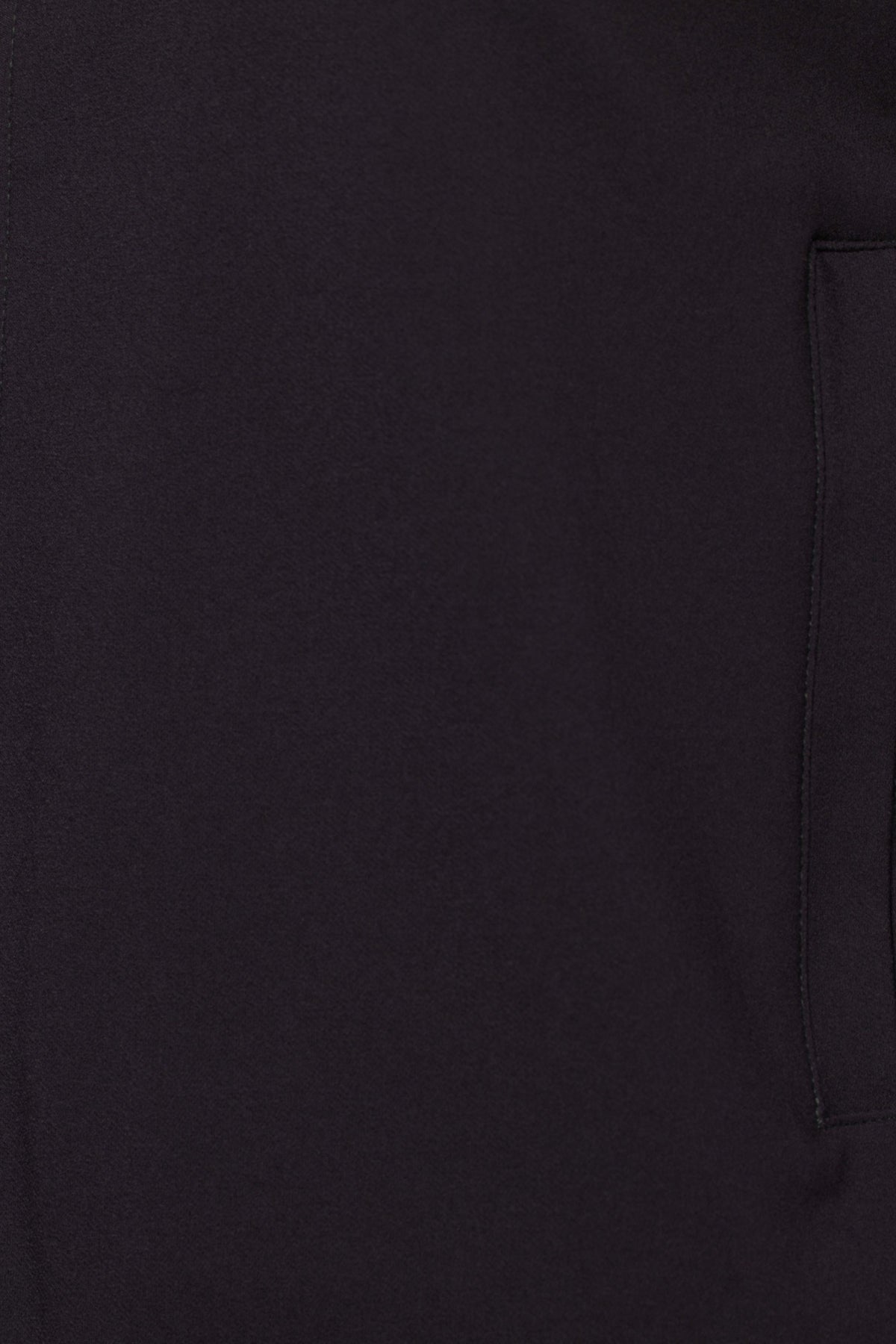 Donkerpaarse &Co woman Ginni jas in deep plum met zachte stof en stijlvolle pasvorm, zichtbaar op de afbeelding.