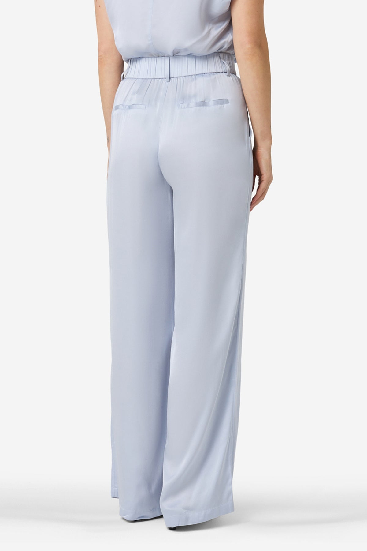 Ibana Pasha Violetta blauwe broek met losse pasvorm en elastische taille, comfortabel en modieus voor dagelijks gebruik.