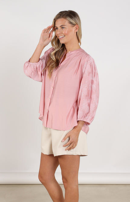 Nukus Blouse Lynn Embroidery Blush NKS02176 Stretchshop.nl