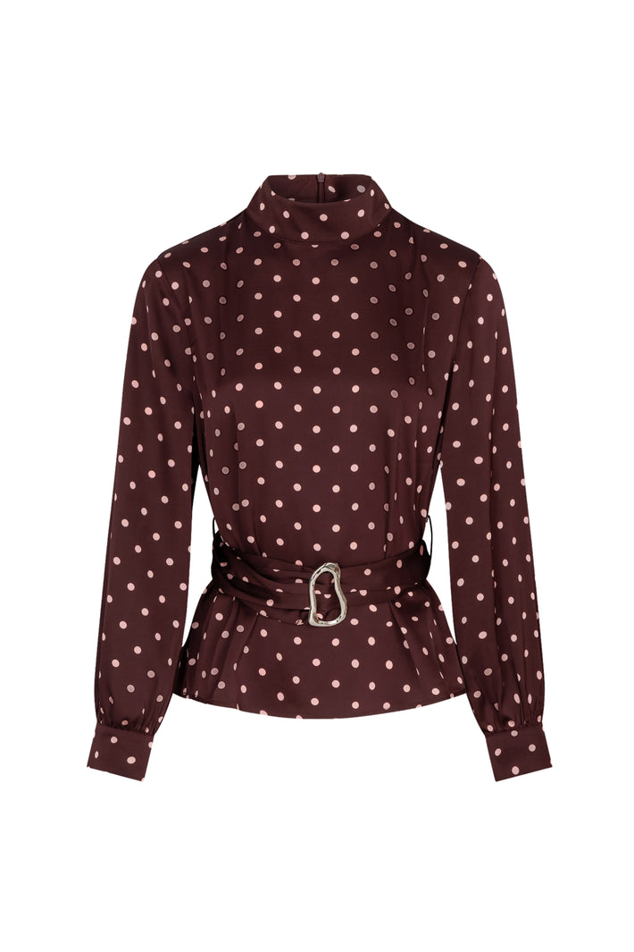 Lichte Bordeaux blouse Selya van Studio Amaya met ronde hals en lange mouwen, gedragen door een model.
