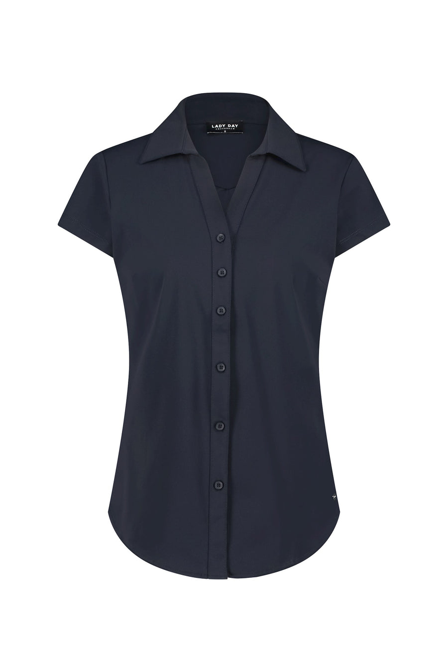 Lady Day Travel Blouse Suzy Cap in blauw, lichtgewicht en comfortabel voor reizen, met korte mouwen en een stijlvolle pasvorm.