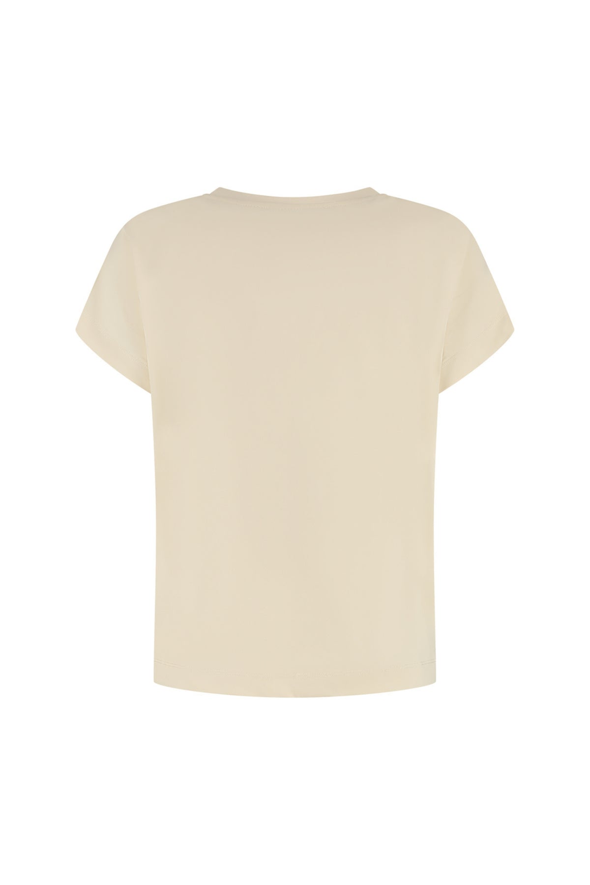 Lady Day Travel Top Lillian Cream, lichte reisblouse met ronde hals en korte mouwen, gedragen door een model.